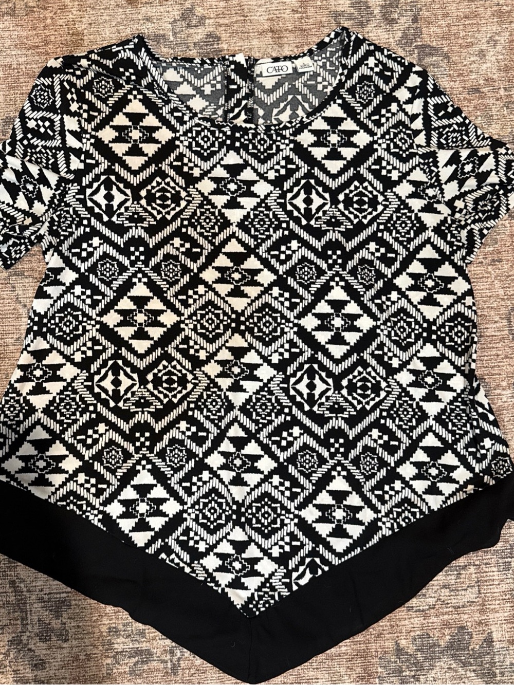 Cato Black & White Tribal Pointed Hem Top Round Neck XL